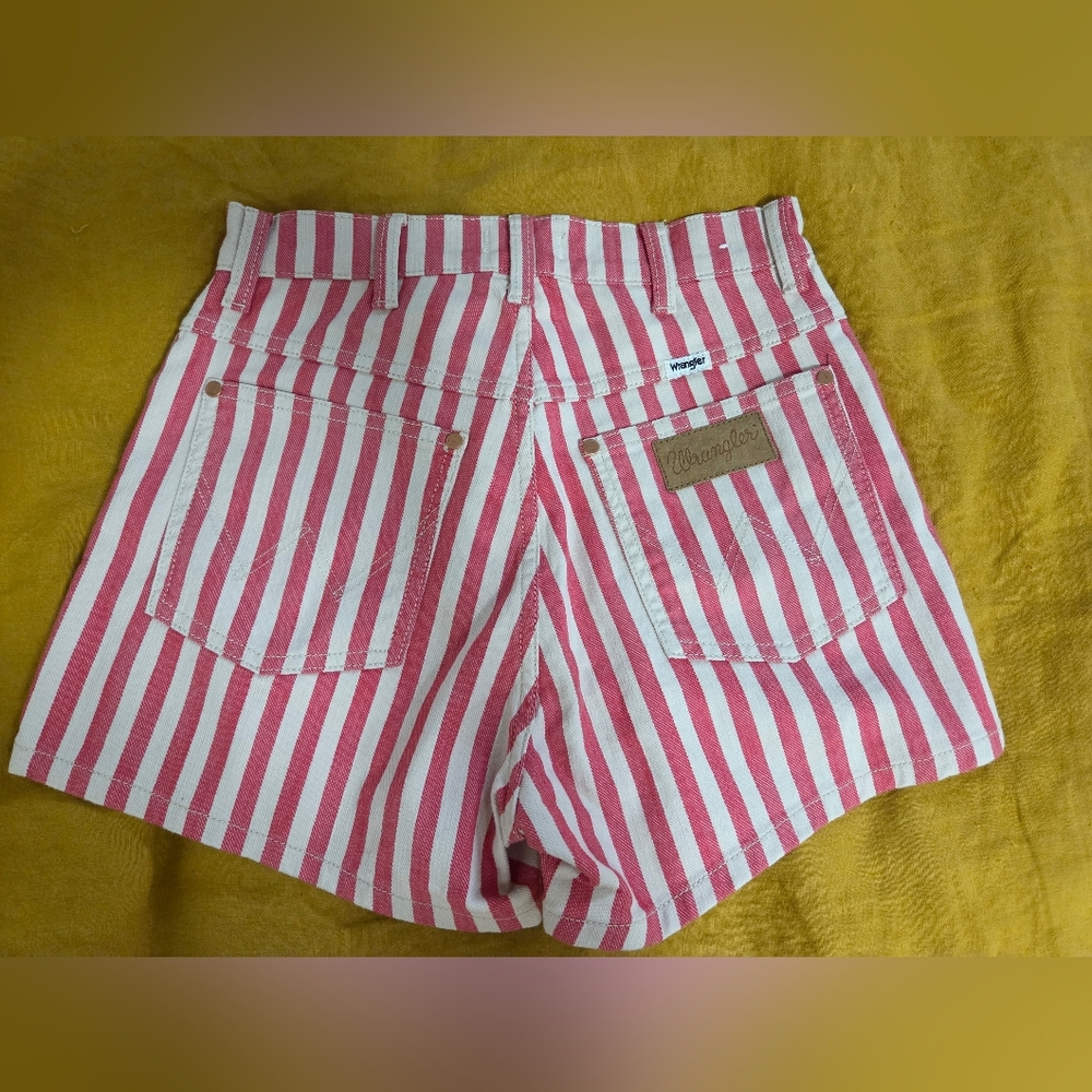 Wrangler High Waist Pink and White Shorts - Picture 2 of 10